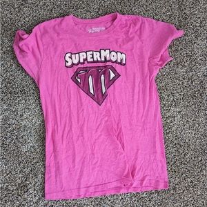 Cute little super mom shirt.large